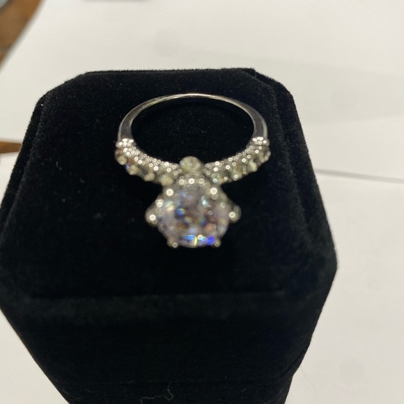 Elegant Sterling Silver White Topaz New Charms Unique Ring Size 9 - Picture 7 of 10